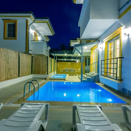 Yellow Μούγκλα